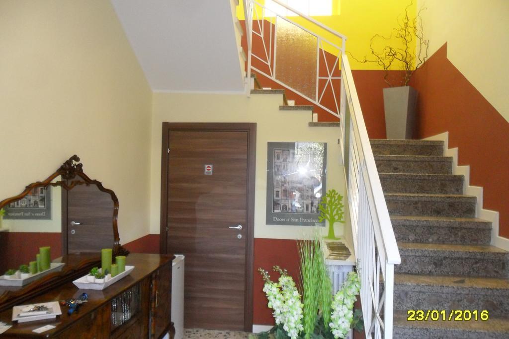 Location Lory Hotel Busto Arsizio Exterior foto
