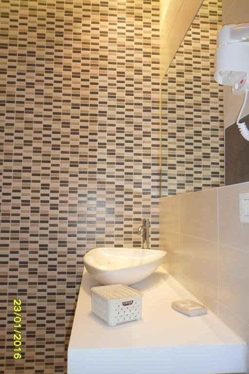 Location Lory Hotel Busto Arsizio Exterior foto