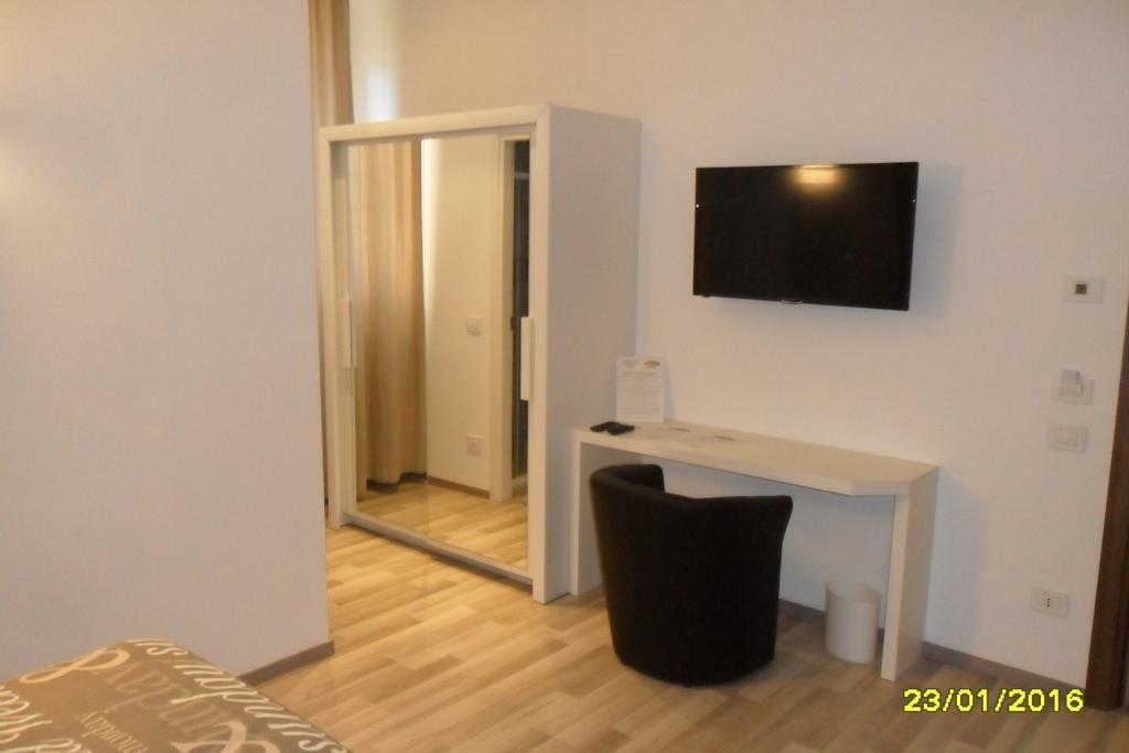 Location Lory Hotel Busto Arsizio Exterior foto